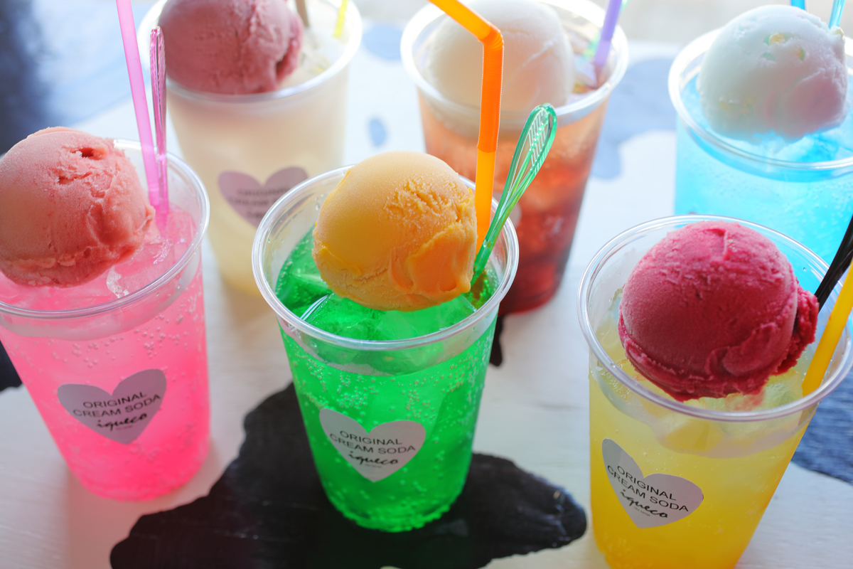 クリームソーダ各300円（＋400円でジェラートまたはソルベをトッピング、バニラアイスは＋200円）