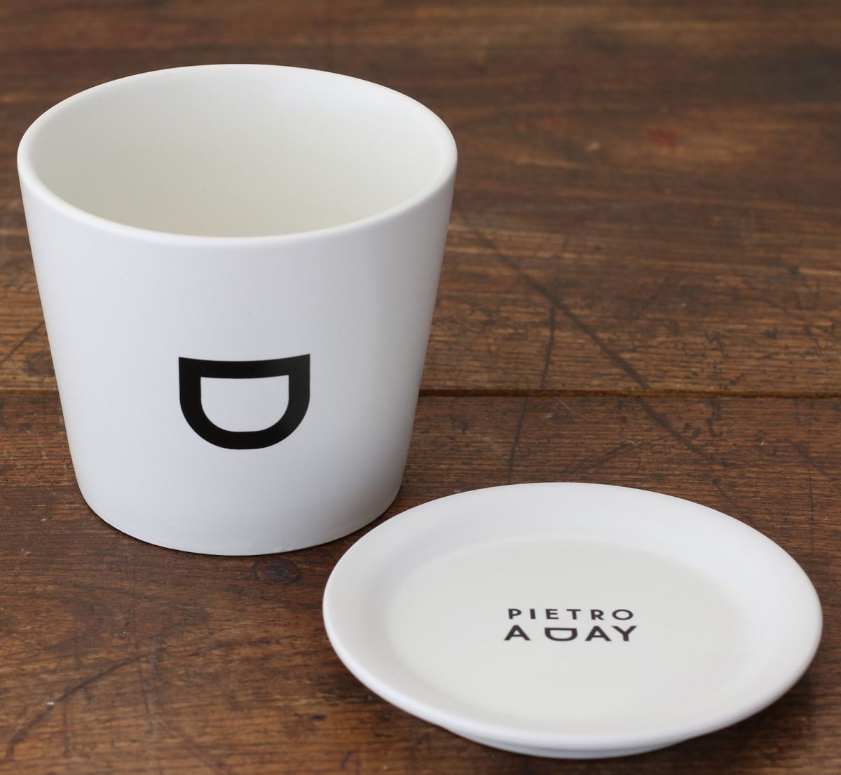 「R e 食器」（1210円～）