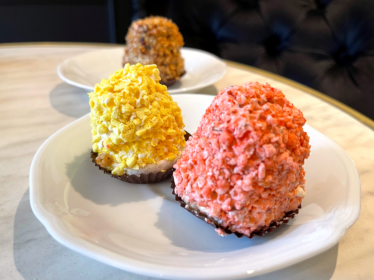 （手前から）「エキセントリック」「エフェメール（レモン）」「マニフィック」各320円