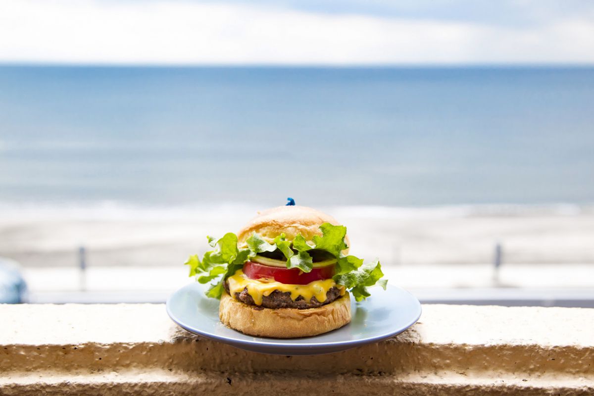 プレミアムチェダーチーズバーガー　単品1058円