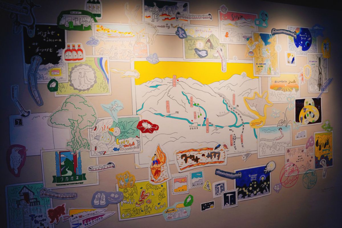 施設のコンセプト「TURNING」を表現したアートをエントランスで発見