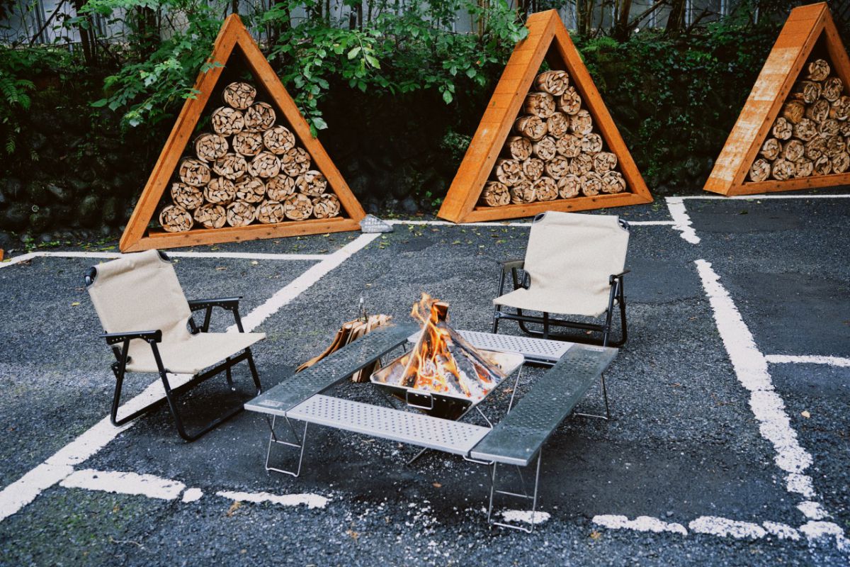 「NAKA-NIWA」での焚火体験