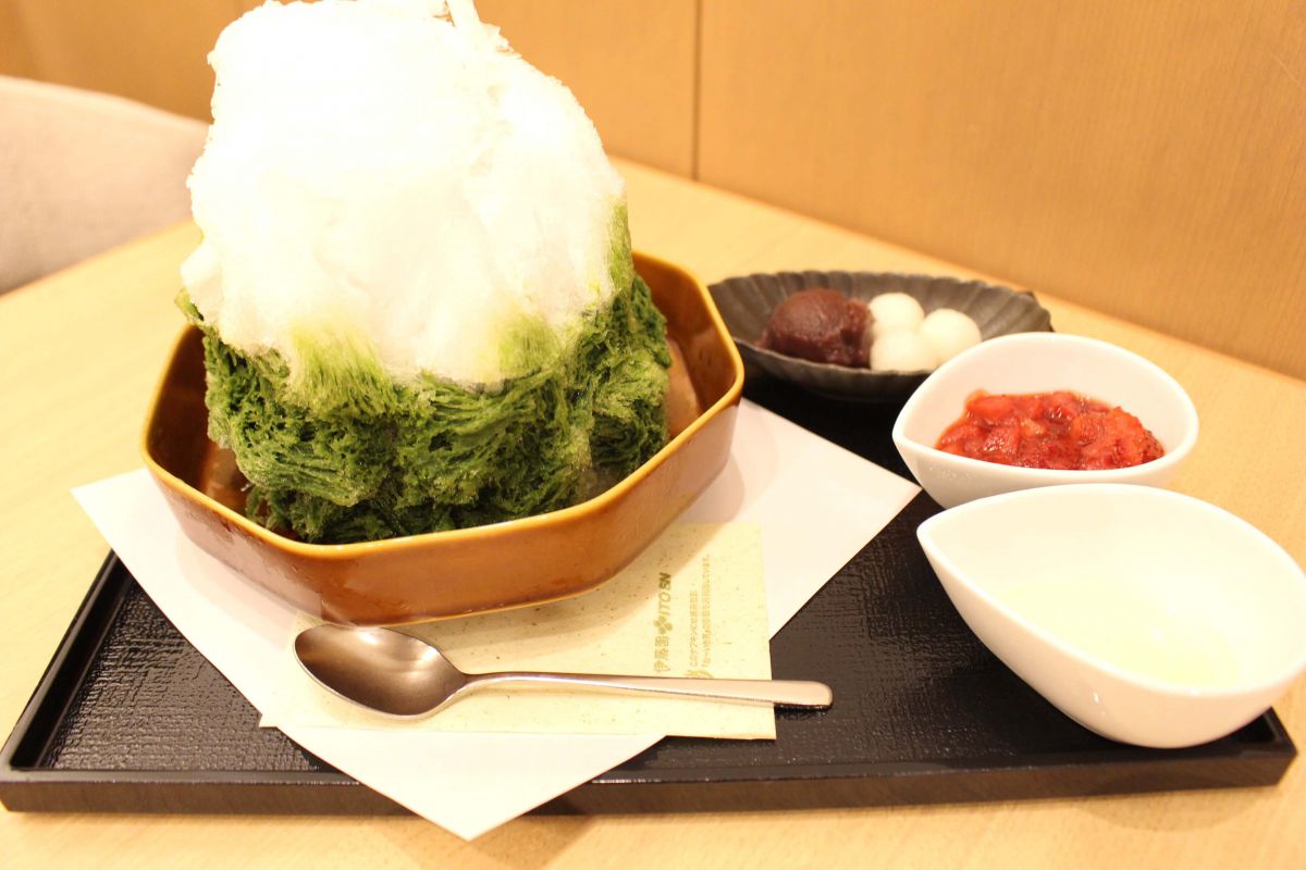 「氷いちごと抹茶金時」1320円（煎茶orほうじ茶付）、お抹茶セット1540円