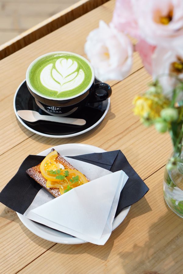 「レモンデニッシュ」400円、「宇治抹茶ラテ」490円