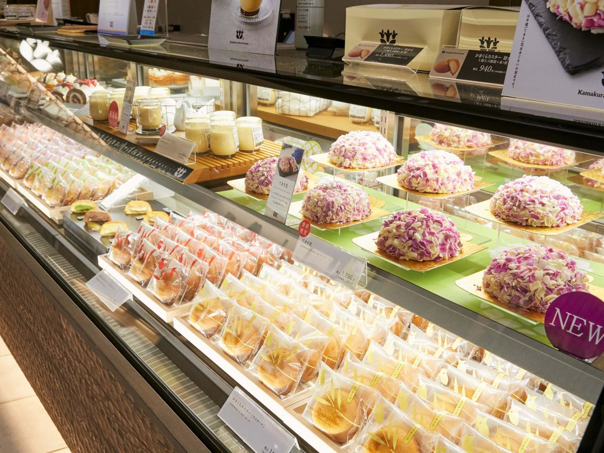 「かまくらカスター」をはじめ、プリンやロールケーキなどがズラリ
