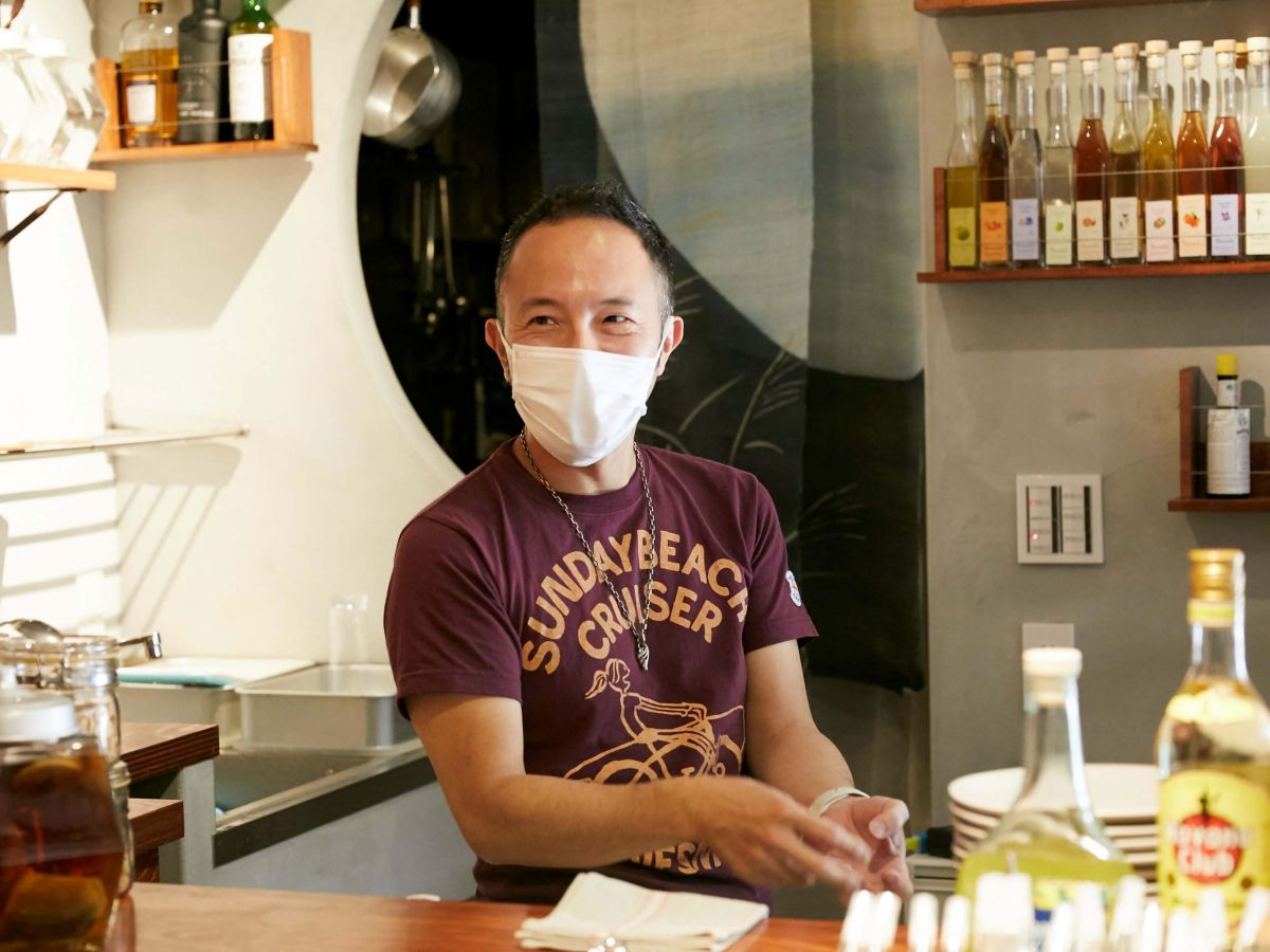 アルコールの知識に関しては、彼の右に出る者はいないほど