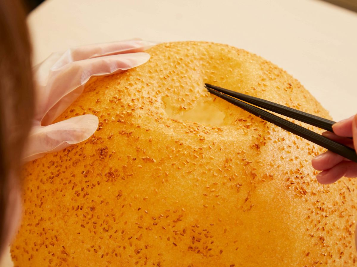 球体に顔を近づけると…ゴマのいい香り～♪