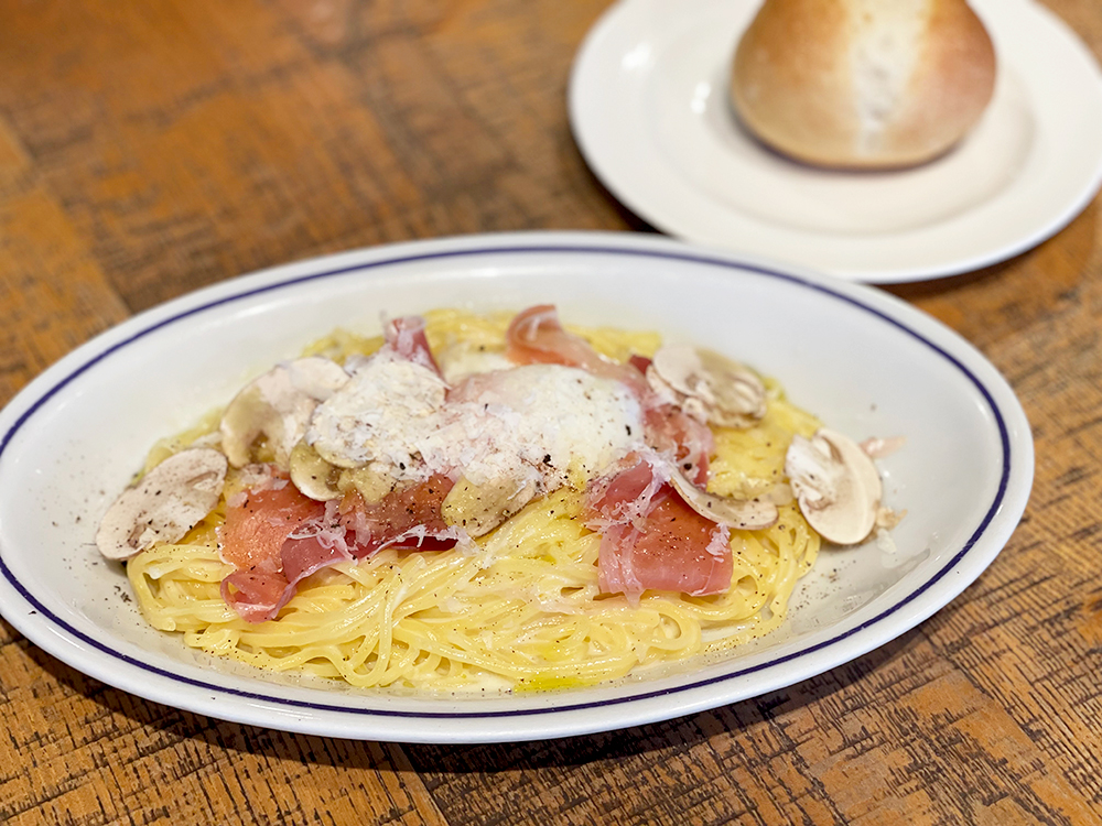 「パスタフレスカ ハモンセラーノ&カルボナーラ」1078円