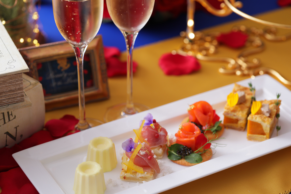 「プリンセスハイティー〜美女と野獣のファーストダンス〜（グラスシャンパンと三大珍味セイボリーが付いたハイティー）」4070円（別途サービス料15%）