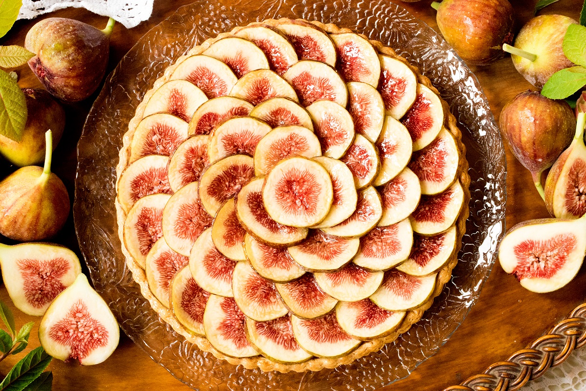 「福岡県産イチジク“とよみつひめ”のタルト」ピース702円、ホール（25cm）7020円、（21cm）5508円、（17cm）3348円、（15cm）2808円