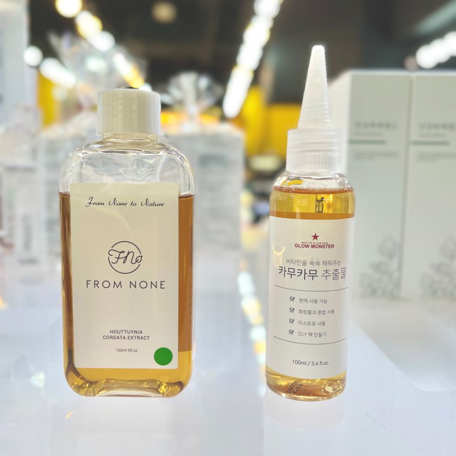 左から「ドクダミトナー」2178円、「カムカムエキス」2508円