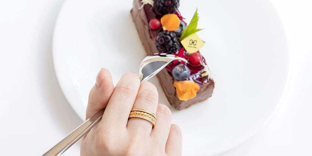 SNSで話題！総額3億円のジュエリーを試着できる「HELICAL CHORD JEWELRY & CAFE」