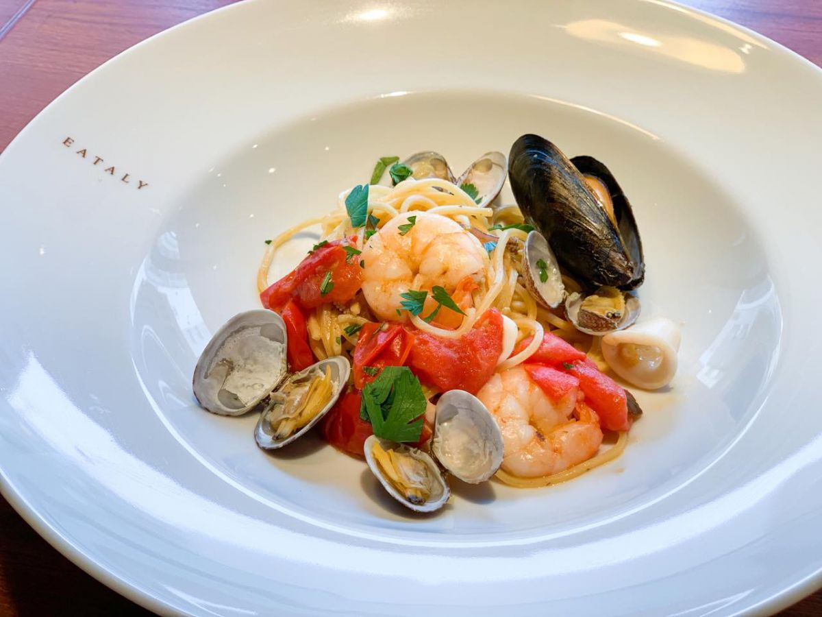 「スパゲッティ・アッラ・キタッラ・アイ・フルッティ・ディ・マーレ 」1680円