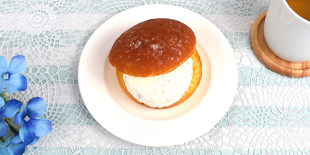 ローソン、Uchi Café Spécialité 澄ふわマリトッツォ（ヘーゼルナッツチョコ入り）