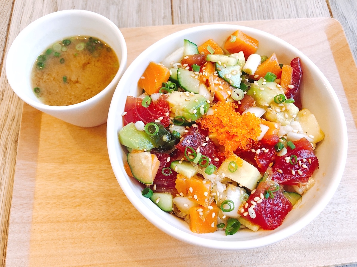 「サーモン＆アボ」Sサイズ、スープset 1050円