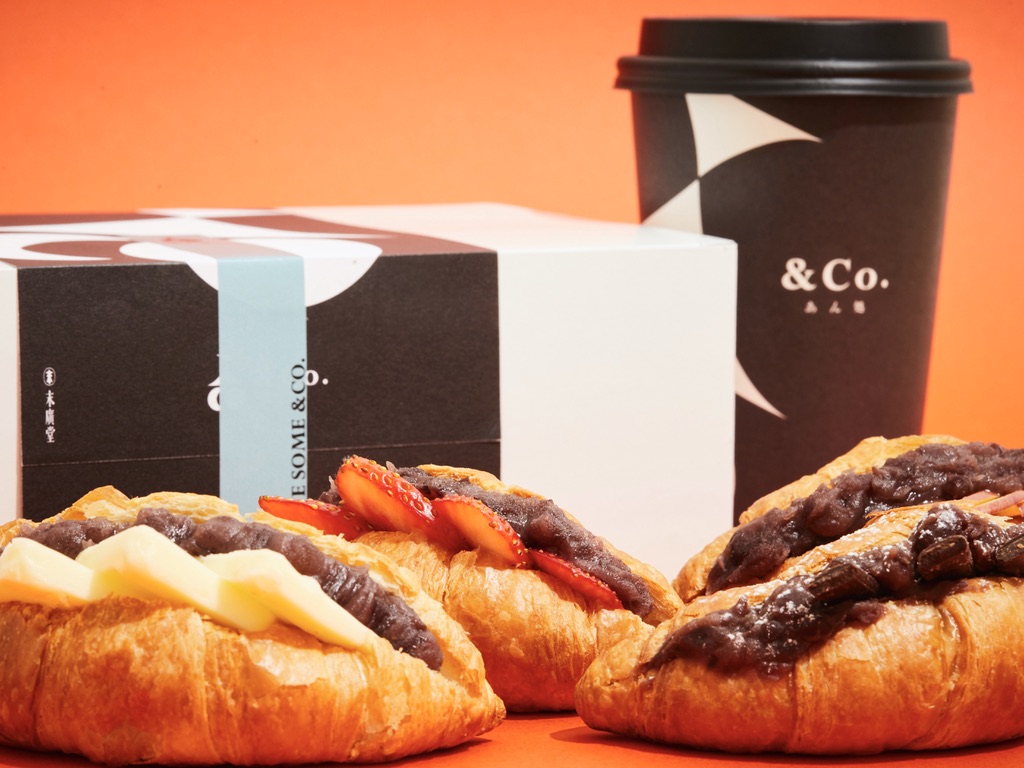 （左から）「バターあんクロワッサン」 320円、「フルーツあんクロワッサン」 320円、「ショコラあんクロワッサン」 320円、「あんクロワッサン」 280円