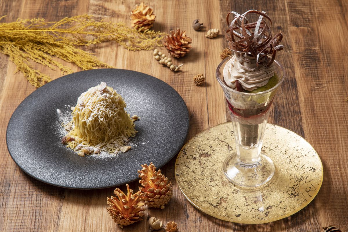 「グランデザート」（左から）「和栗のモンブラン」、「マロンパフェ ピスタチオとグリオットのアクセント」