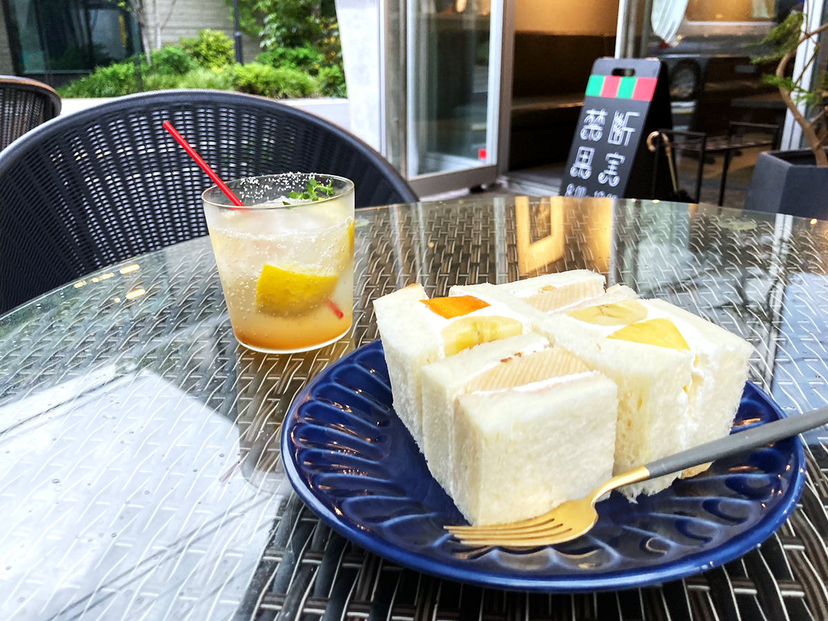 （左から）「国産レモン生搾りレモネード」 700円、「禁断果実」 600円、「ミックス」 550円