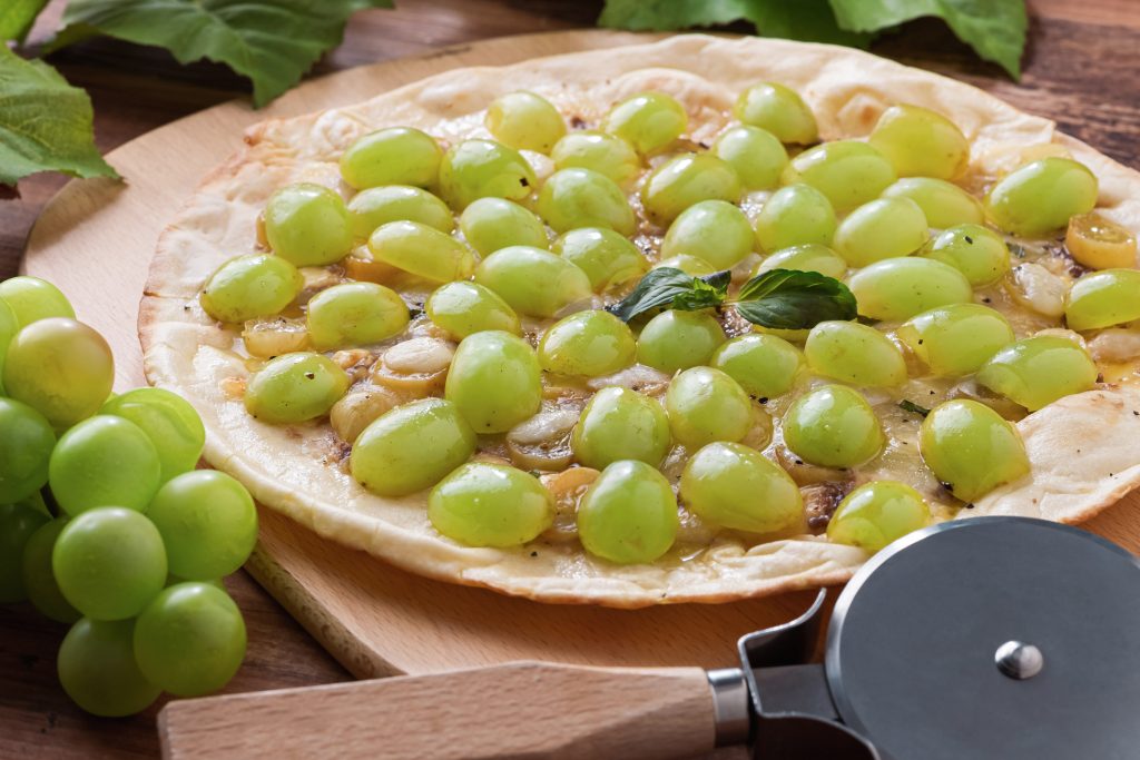 「ごろごろシャインマスカットピザ」1600円