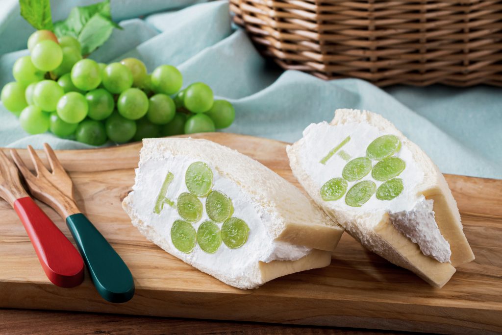 「シャインマスカットのサンドイッチ」800円