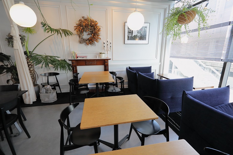 日差しが心地よい店内