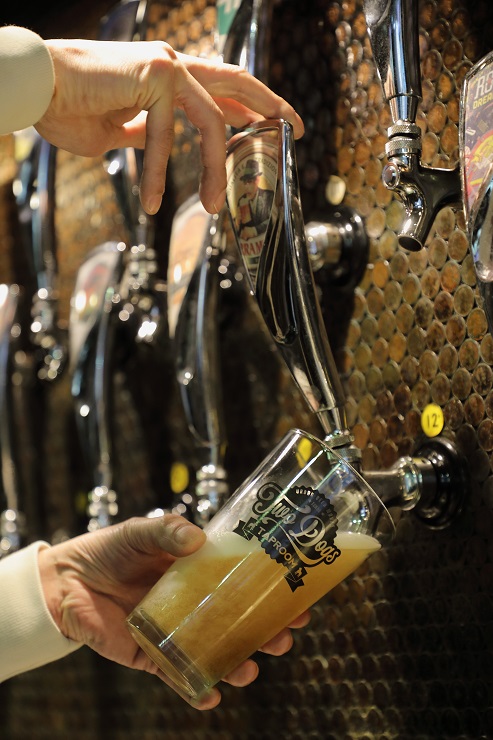 オリジナルのクラフトビールも