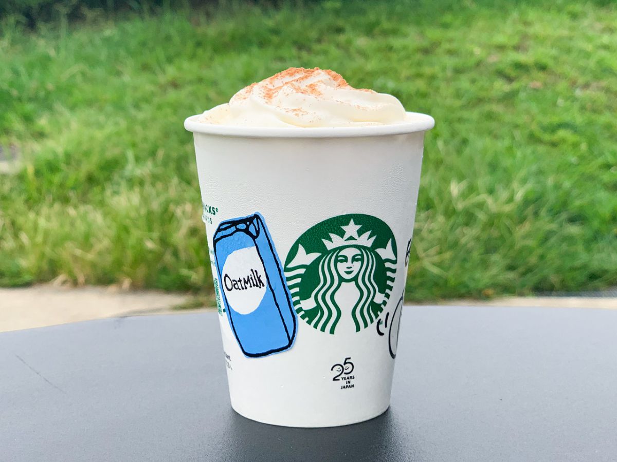 「パンプキン スパイス オーツミルクラテ」（Hot／Iced）Short 462円／Tall 501円／Grande 540円／Venti® 579円（持ち帰り）、Short 470円／Tall 510円／Grande 550円／Venti® 590円（店内利用）