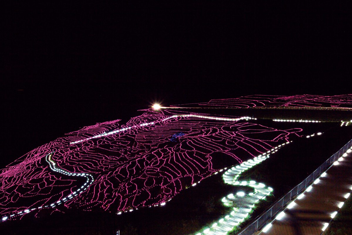 千枚田が光り輝く期間限定のイルミネーション