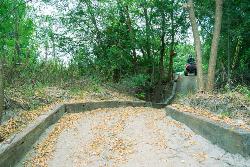 こんな急斜面があったり…