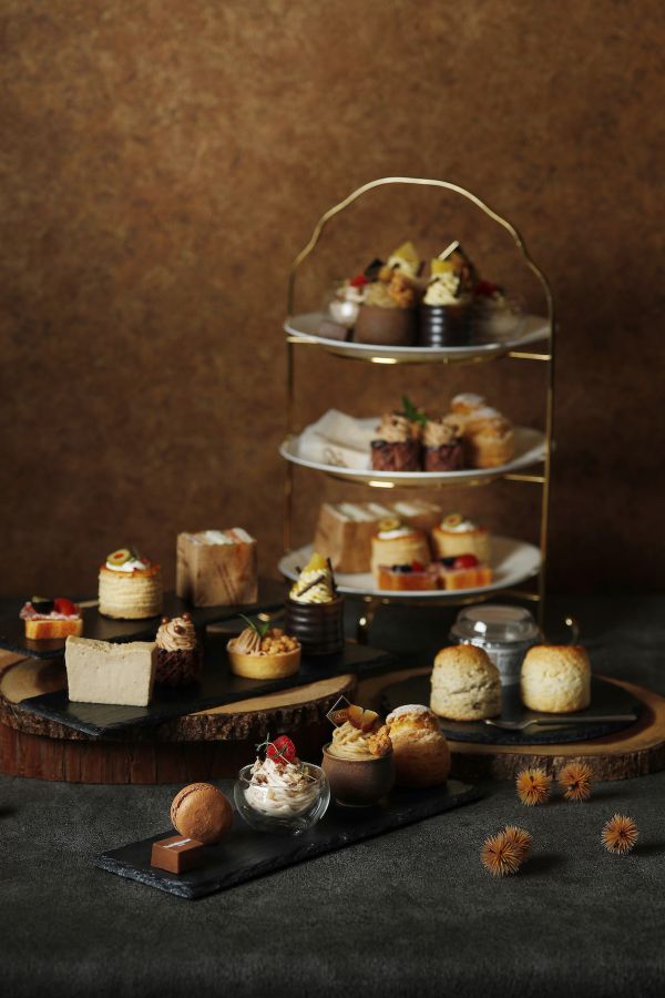 「マロン アフタヌーンティー」1人前5300円は、2021年9月4日（土）〜11月28日（日）の土・日曜、祝日限定。写真は2人前