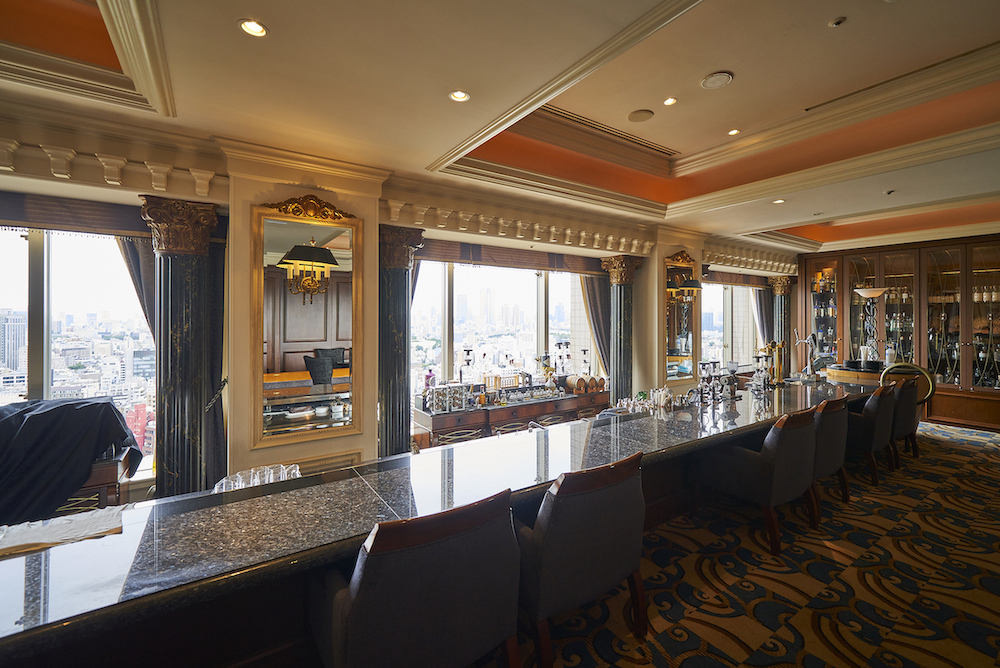 22階「コロンバスローズ」のバーカウンター