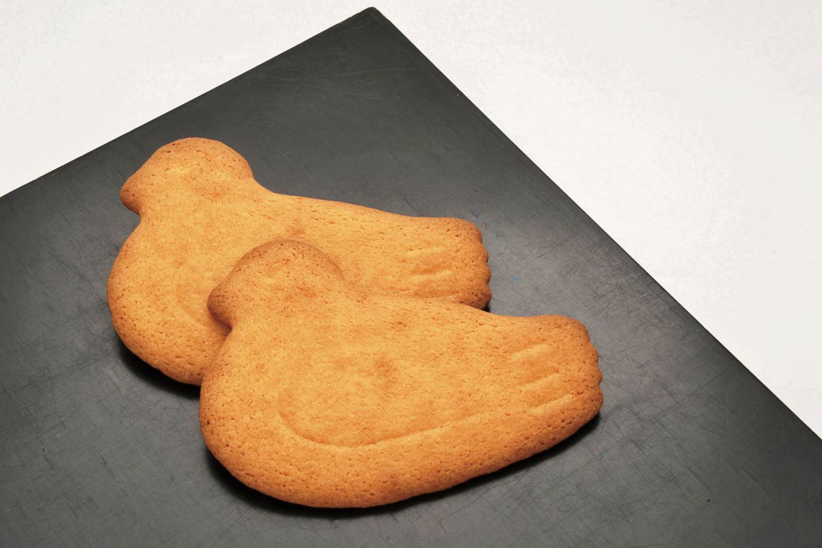 鳩サブレー　5枚入り・手提げパッケージ648円など