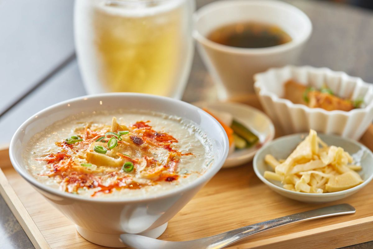 鹹豆漿（シェントージャン）550円（大盛り+150円）おかず3品セット +250円