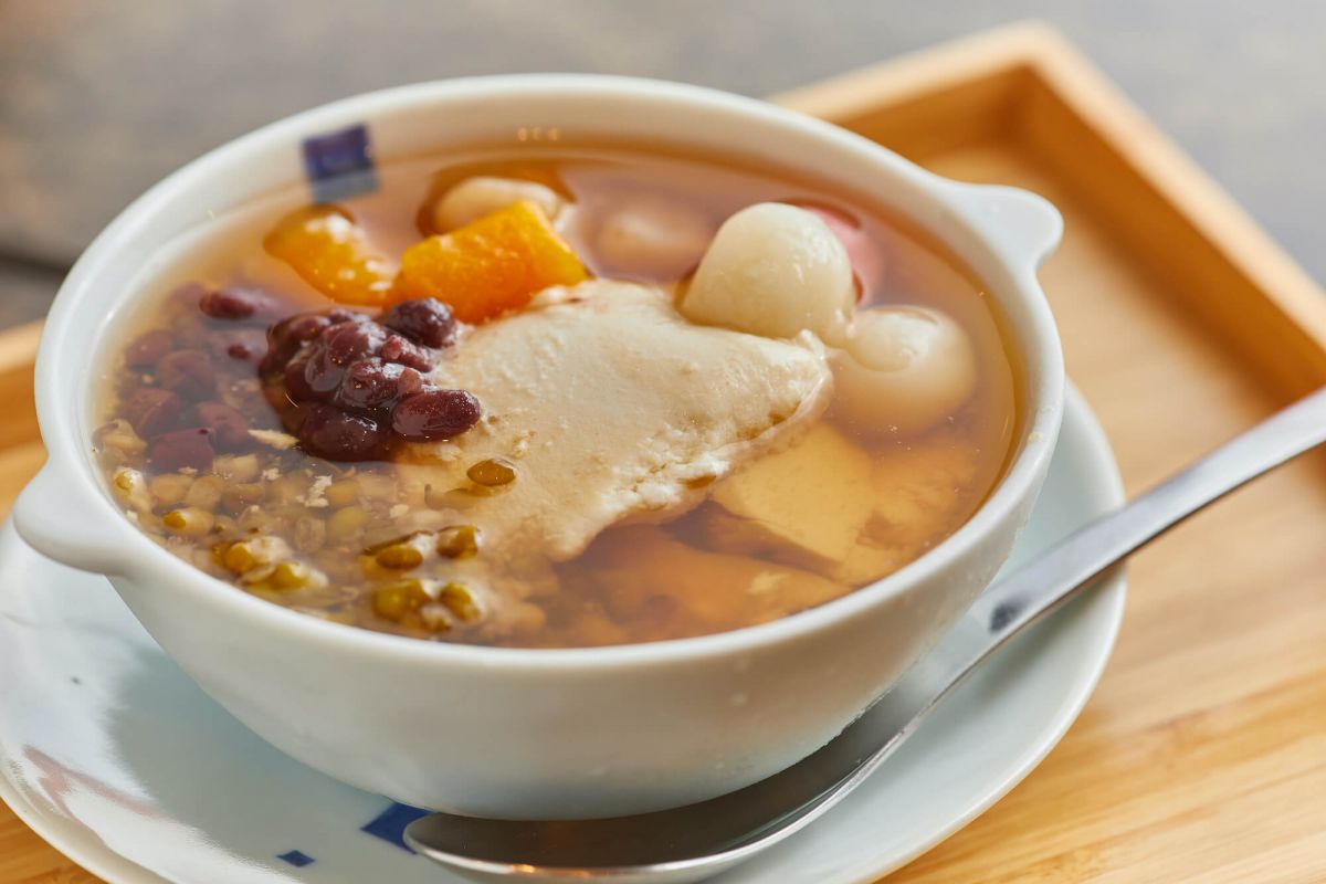 人気豆花660円（写真）「美肌豆花」「薬膳豆花」各660円、八宝豆花880円