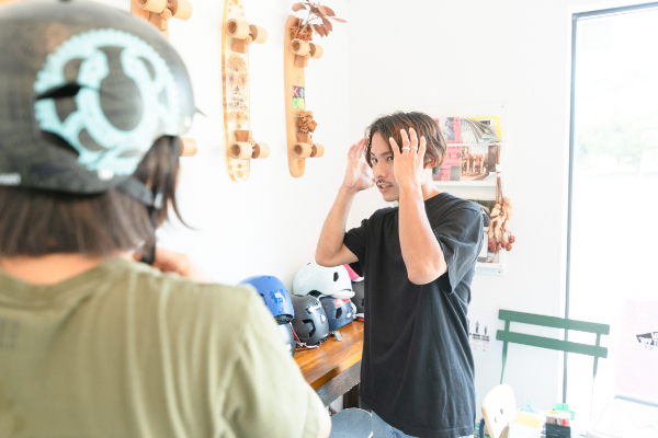 感染症対策を実施し、撮影時のみマスクを外しています。