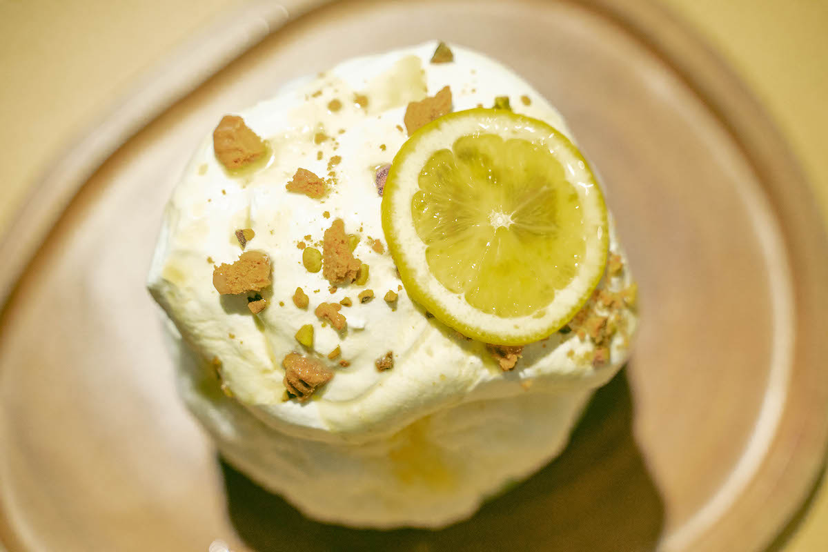 こぼれ落ちそうなレモンクリーム…じゅるり