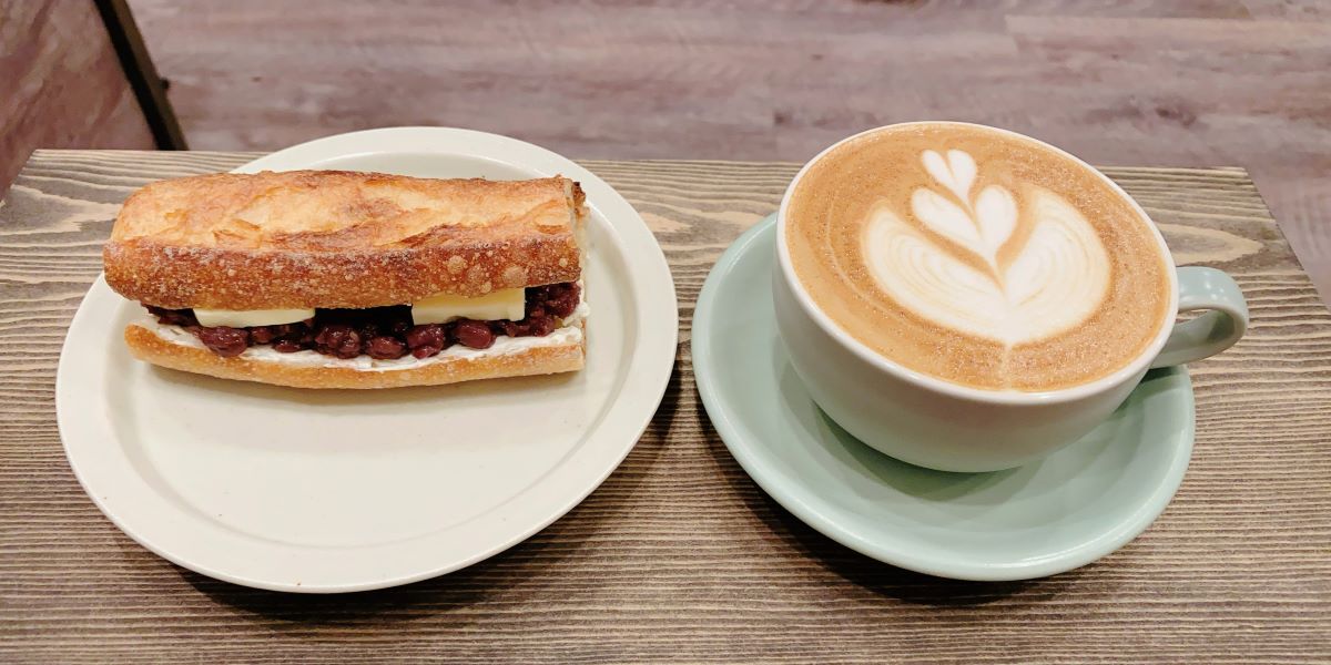 神楽坂の隠れ家カフェ「エルムグリーンコーヒー」で絶品あんバターサンド＆スペシャリティーコーヒーを