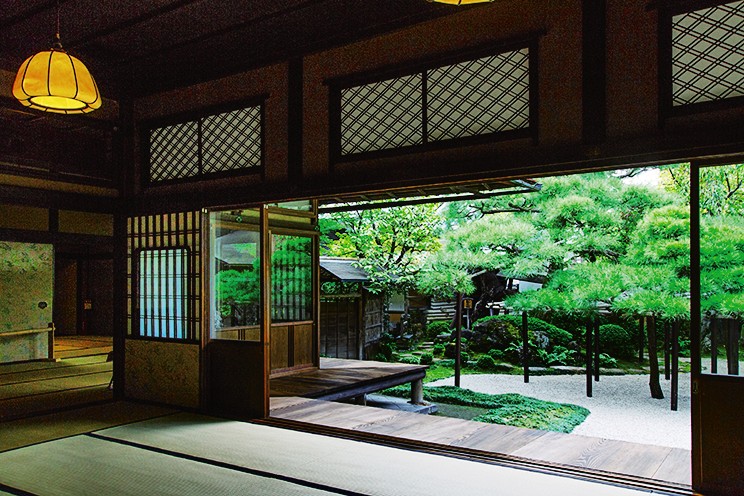臥龍松の庭