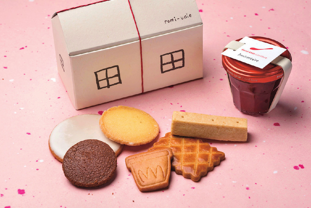 （右）「アニヴェルセール」745円、（左）「メゾンセット（アン）」9枚入1296円