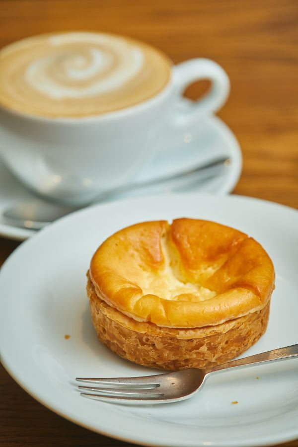 カフェラテ550円 チーズケーキ350円