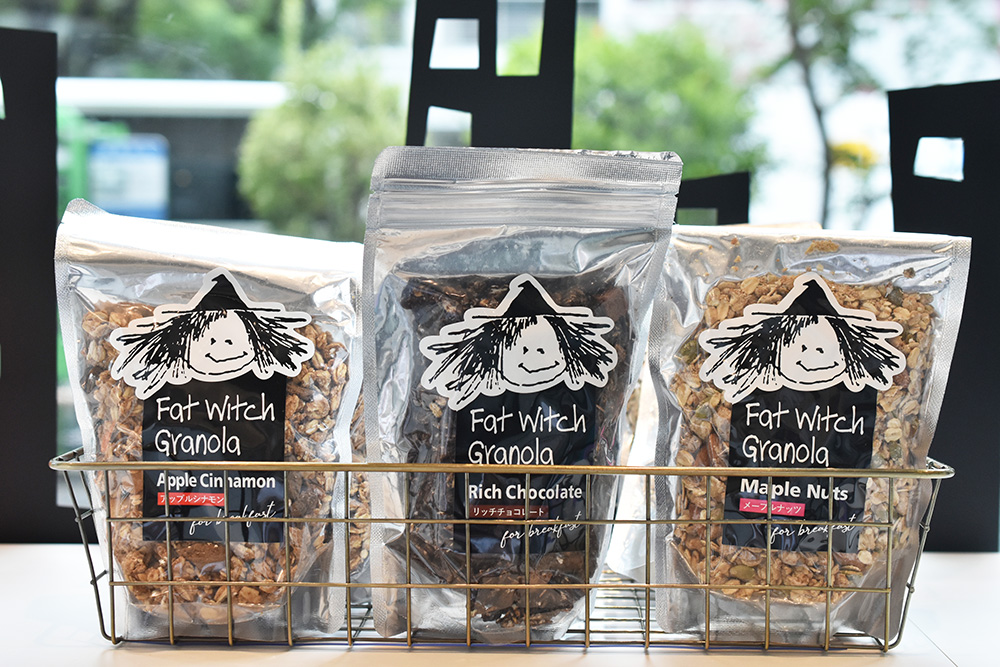 「ファットウィッチ グラノーラ」各1296円