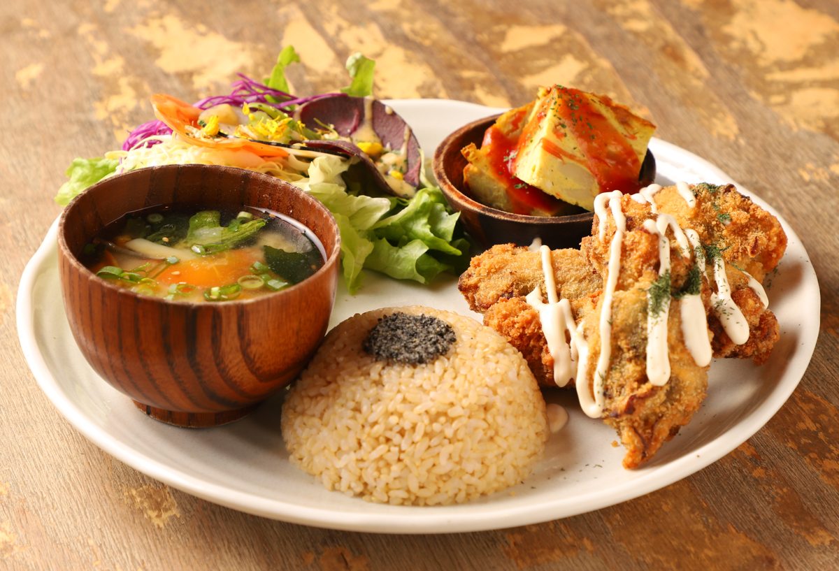 「畑のお肉・大豆ミートのから揚げ定食」1859円