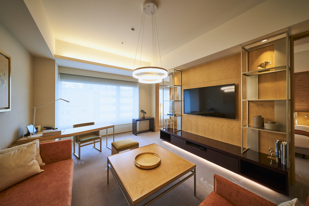 「シーズナルスイート：オータム（秋）」のリビングルーム