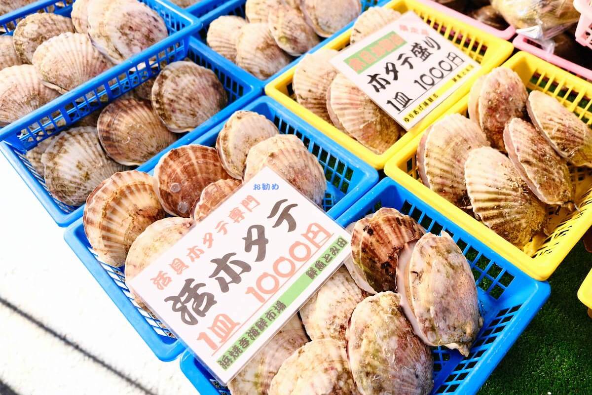 貝類や串刺しも人気