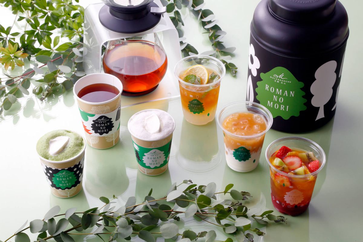 写真左から）ロイヤルクリームティー L 605円 S 550円、マールブランシュオリジナル　京都紅茶L 495円 S 440円、京都紅茶 和束マレ（ポットサービス）660円、シーズナルジュレティー　ジンジャー香るハニーレモン L 715円、キレイテラスのヨーグルトティーL 660円 S 605円、シーズナルベリーティー　ダブルベリー L 715円