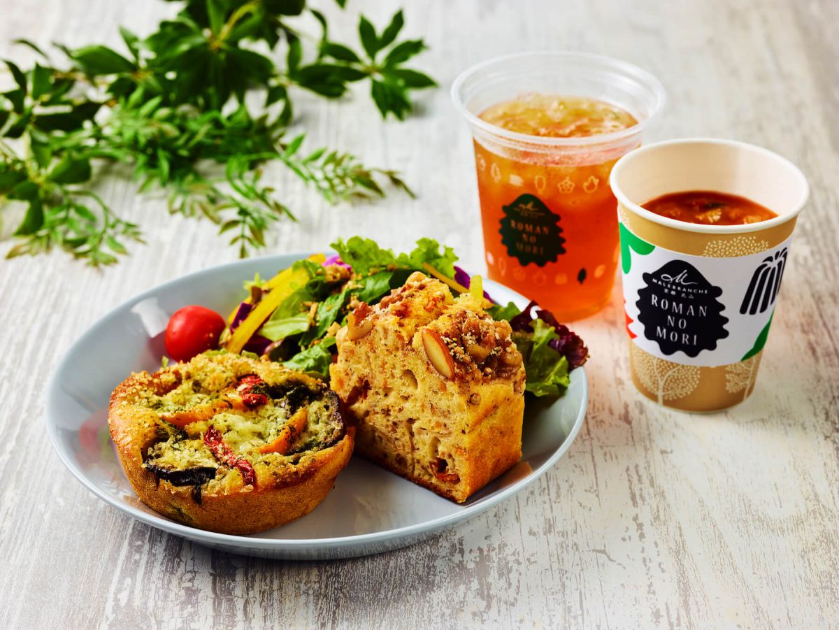 野菜マフィンとスパイスケークのセット1320円（ドリンクSサイズ付き）