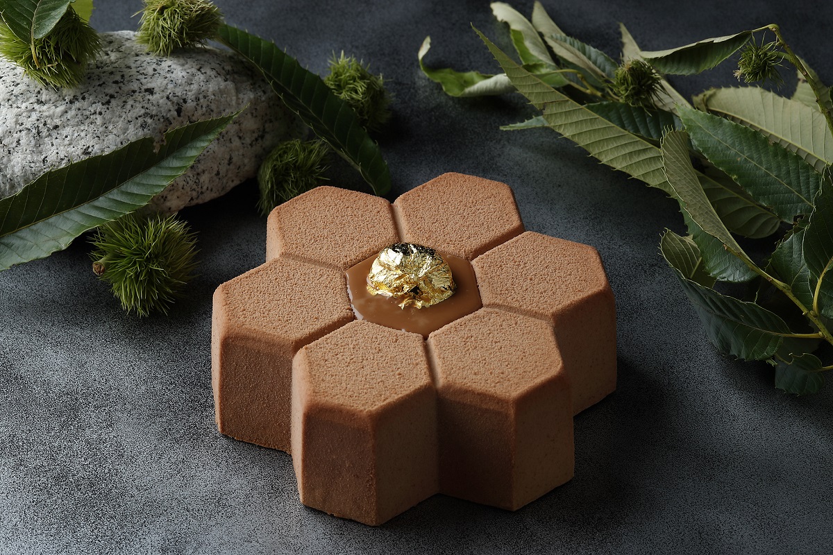 「クリスマスケーキ by エステール」 ∅約15cm 9800円　※こちらの商品のみ、6Fフランス料理「エステール」でも併売（営業時間：11時30分～13時30分、18～21時）