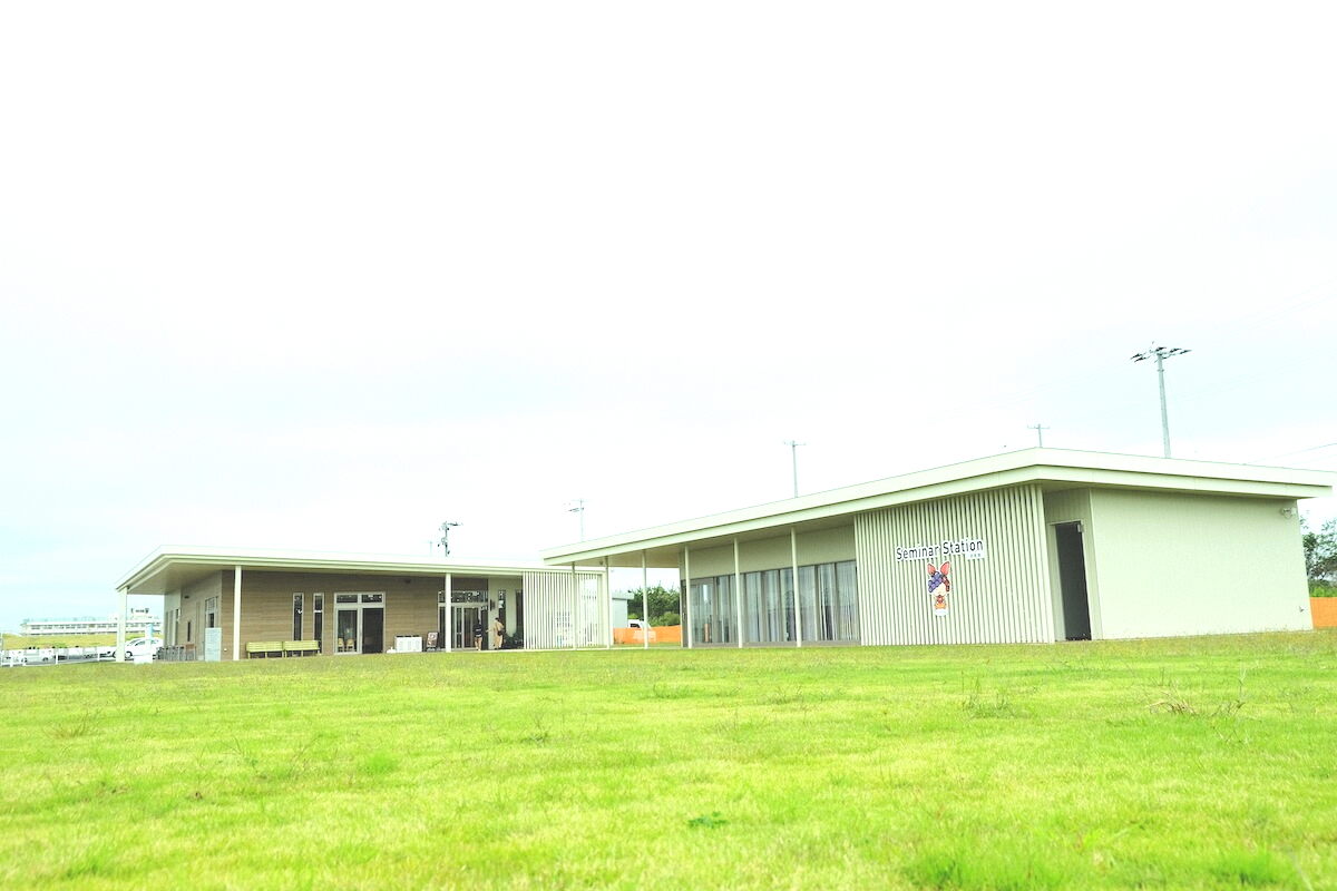 （左）レストランやマルシェが入るFruits Station（右）イベントなどが行われるSeminar Station