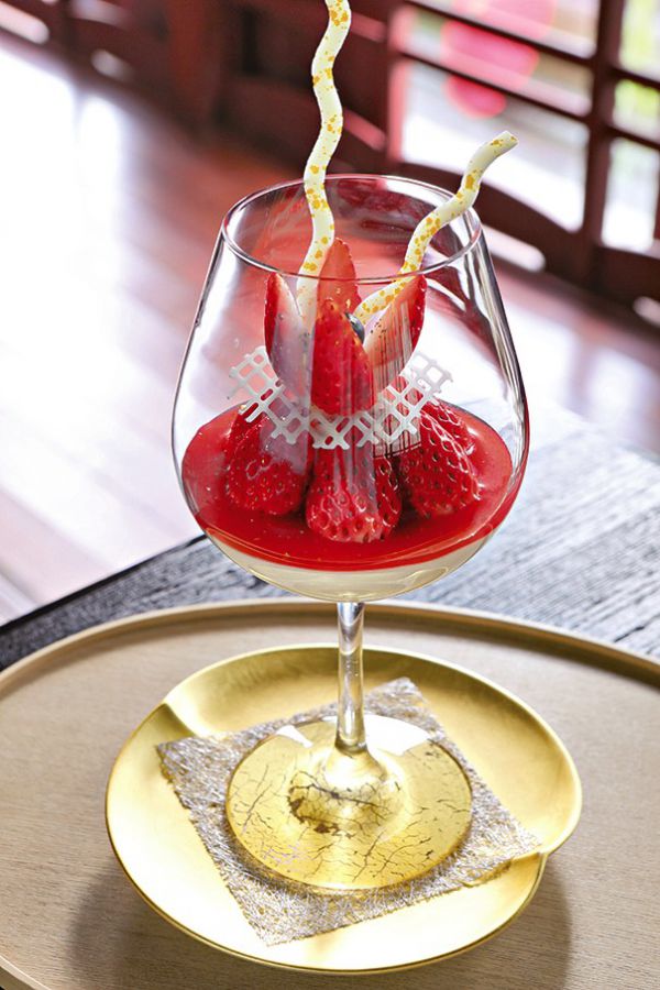 国産いちごとあまおうアイスのヨーグルトケーキ