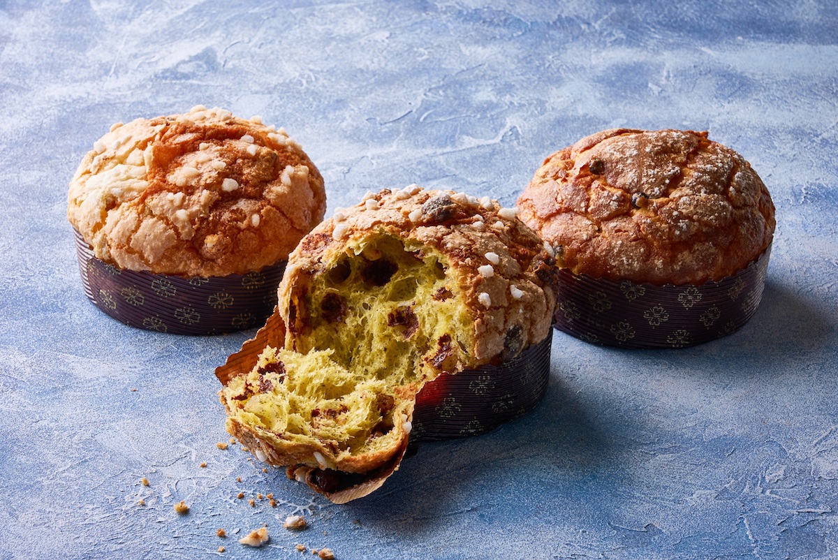 「パネットーネ クラシコ」（写真左）「マンダリン オリエンタル 東京ブレンドティーのパネットーネ」（写真中央）「栗とカシスのパネットーネ」（写真右）